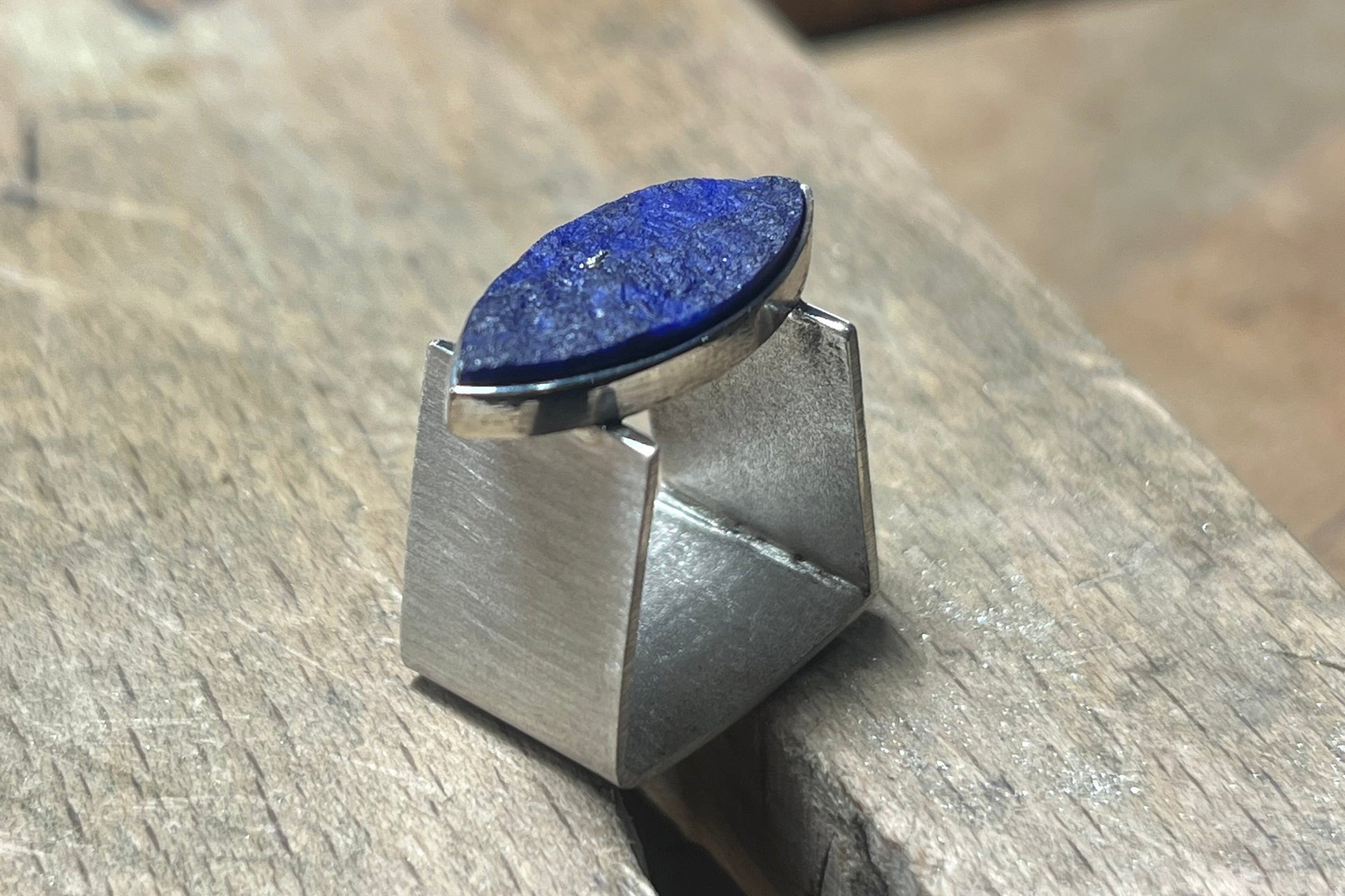 Anillo Lapislázuli plata de ley 925 hecho a mano. 