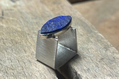 Anillo Lapislázuli plata de ley 925 hecho a mano. 